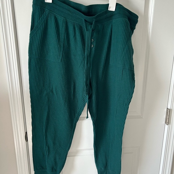 Green Ribbed Lounge Set - Picture 3 of 3